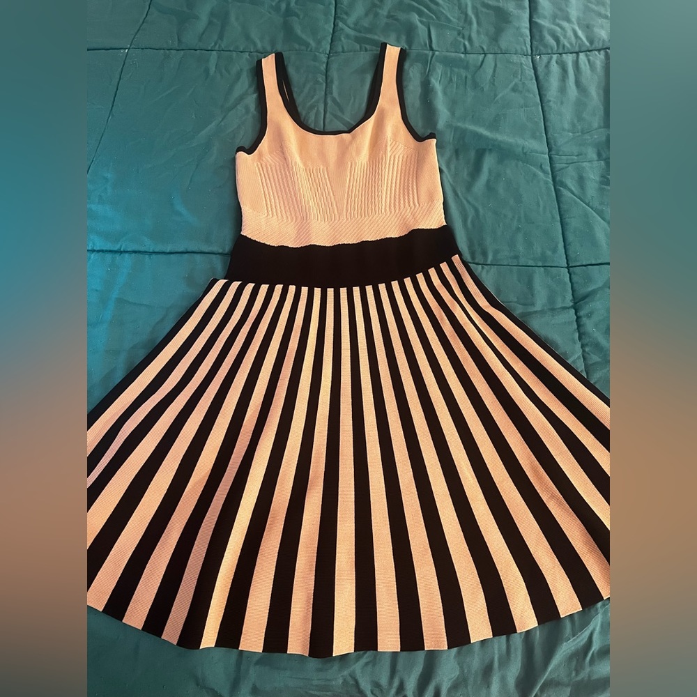 Guess nude & black mini dress